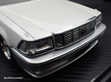 IG3732 TOYOTA CROWN Royal Saloon G (130) Pearl White/Silver --- PREORDER (delivery in Q2 2026)