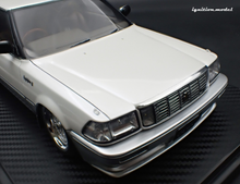 IG3732 TOYOTA CROWN Royal Saloon G (130) Pearl White/Silver --- PREORDER (delivery in Q2 2026)