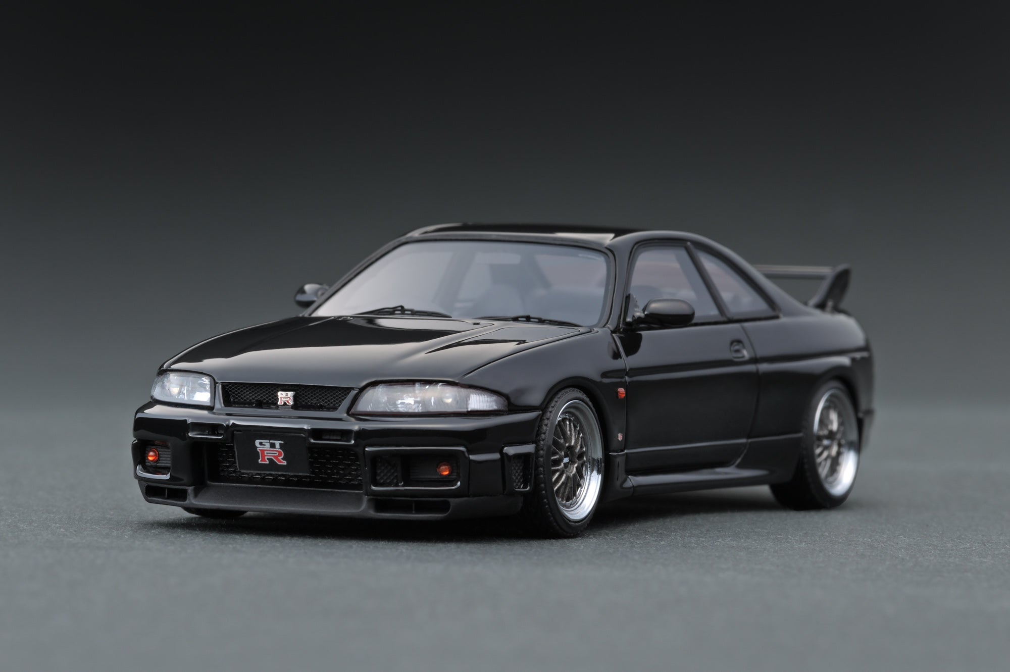 IG1370 Nissan Skyline GT-R (R33) V-spec Black – ignition model