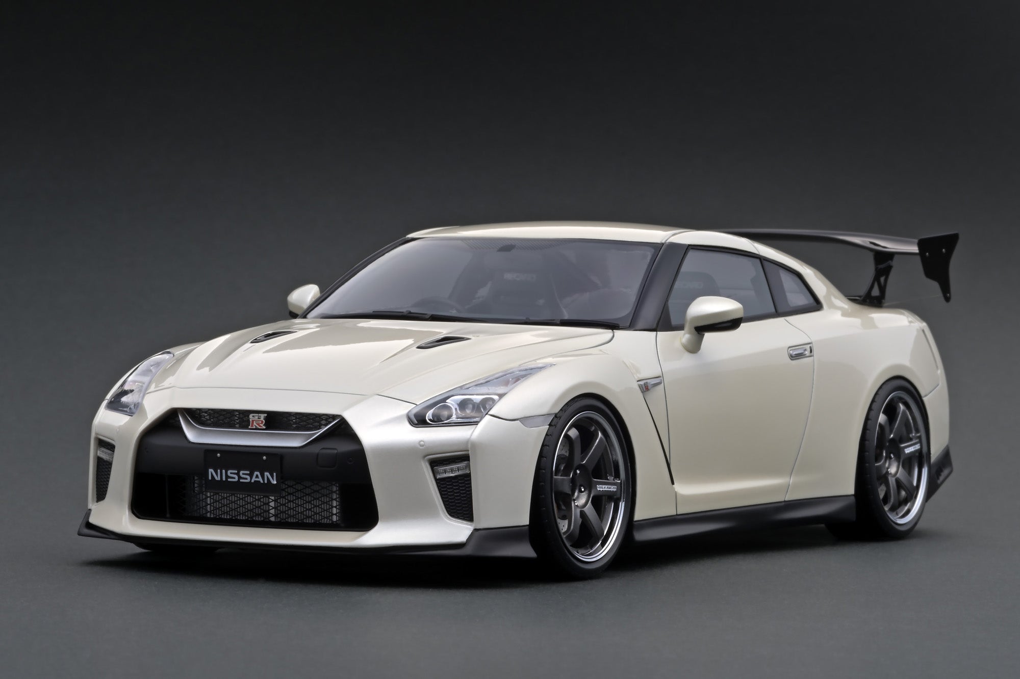 IG1756 NISSAN GT-R (R35) Premium Edition White – ignition model