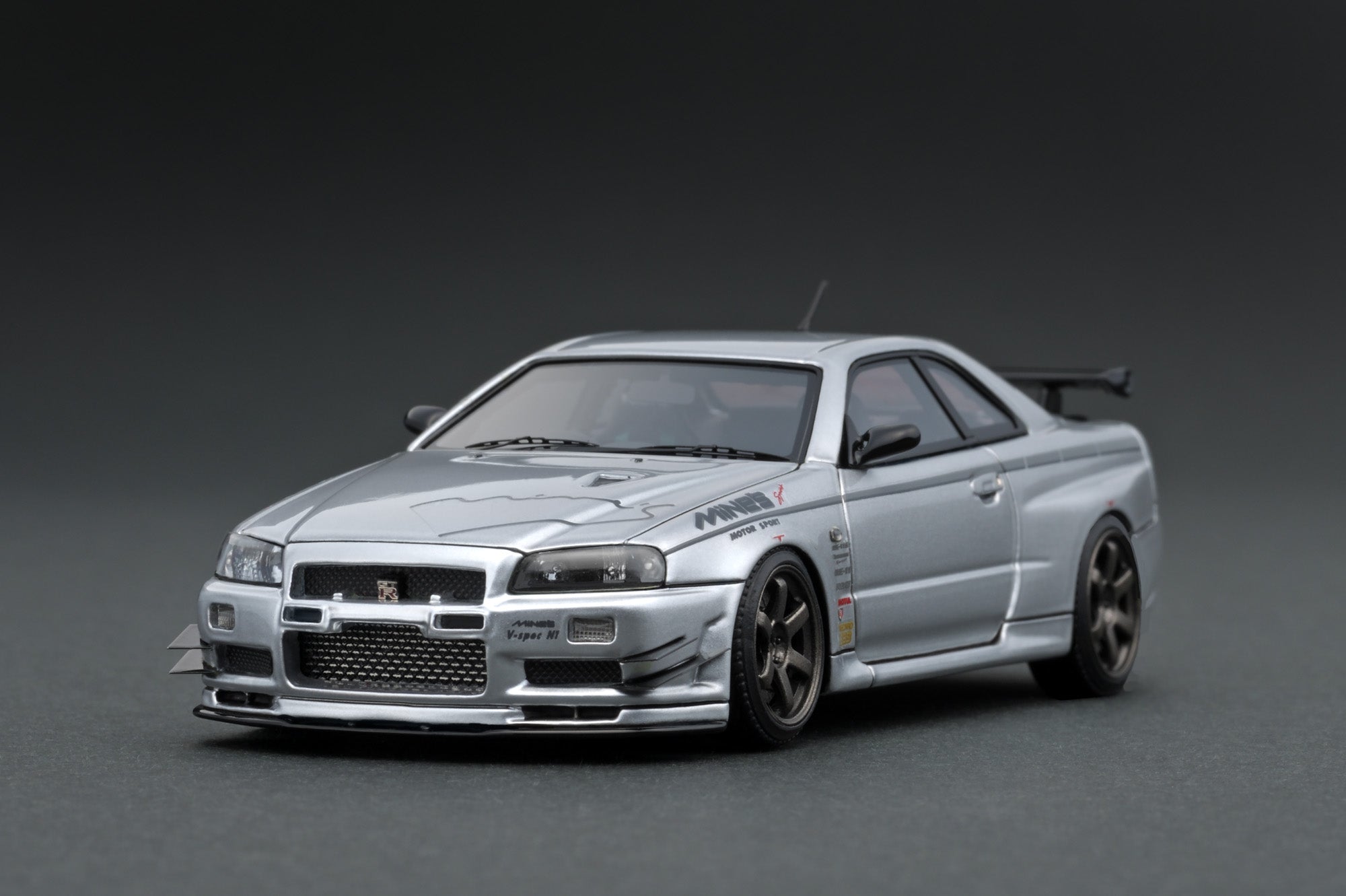 IG1816 Nissan Skyline GT-R Mine's (R34) Silver – ignition model