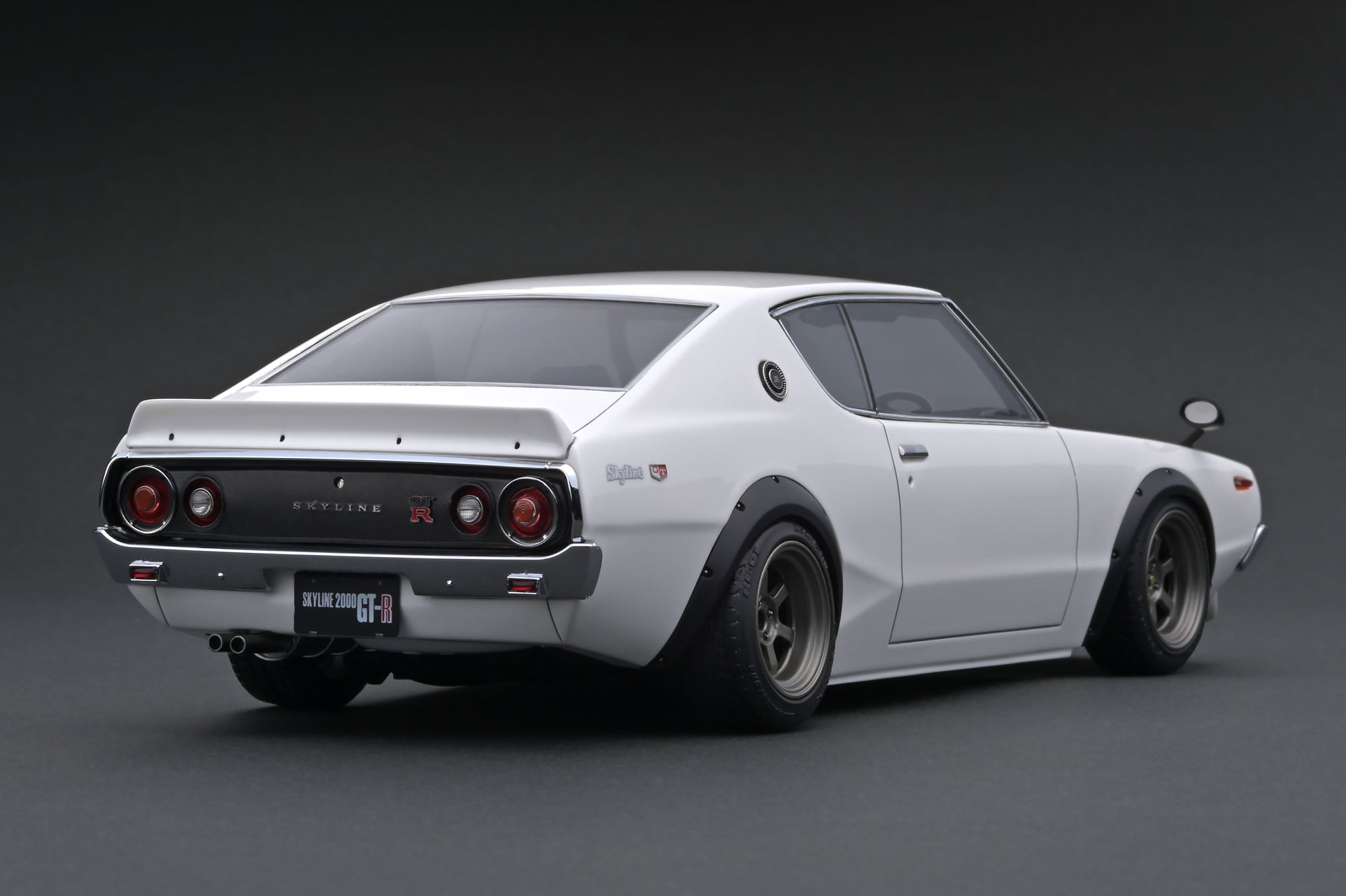 IG1844 Nissan Skyline 2000 GT-R (KPGC110) White – ignition model
