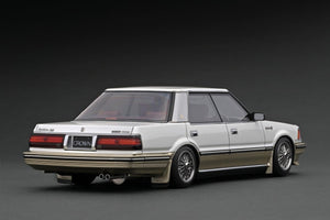 IG2056 Toyota Crown (120) 2.8 Royal Saloon G  Peal White/ Gold