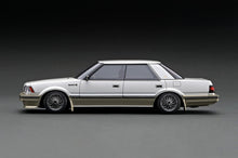 IG2056 Toyota Crown (120) 2.8 Royal Saloon G  Peal White/ Gold