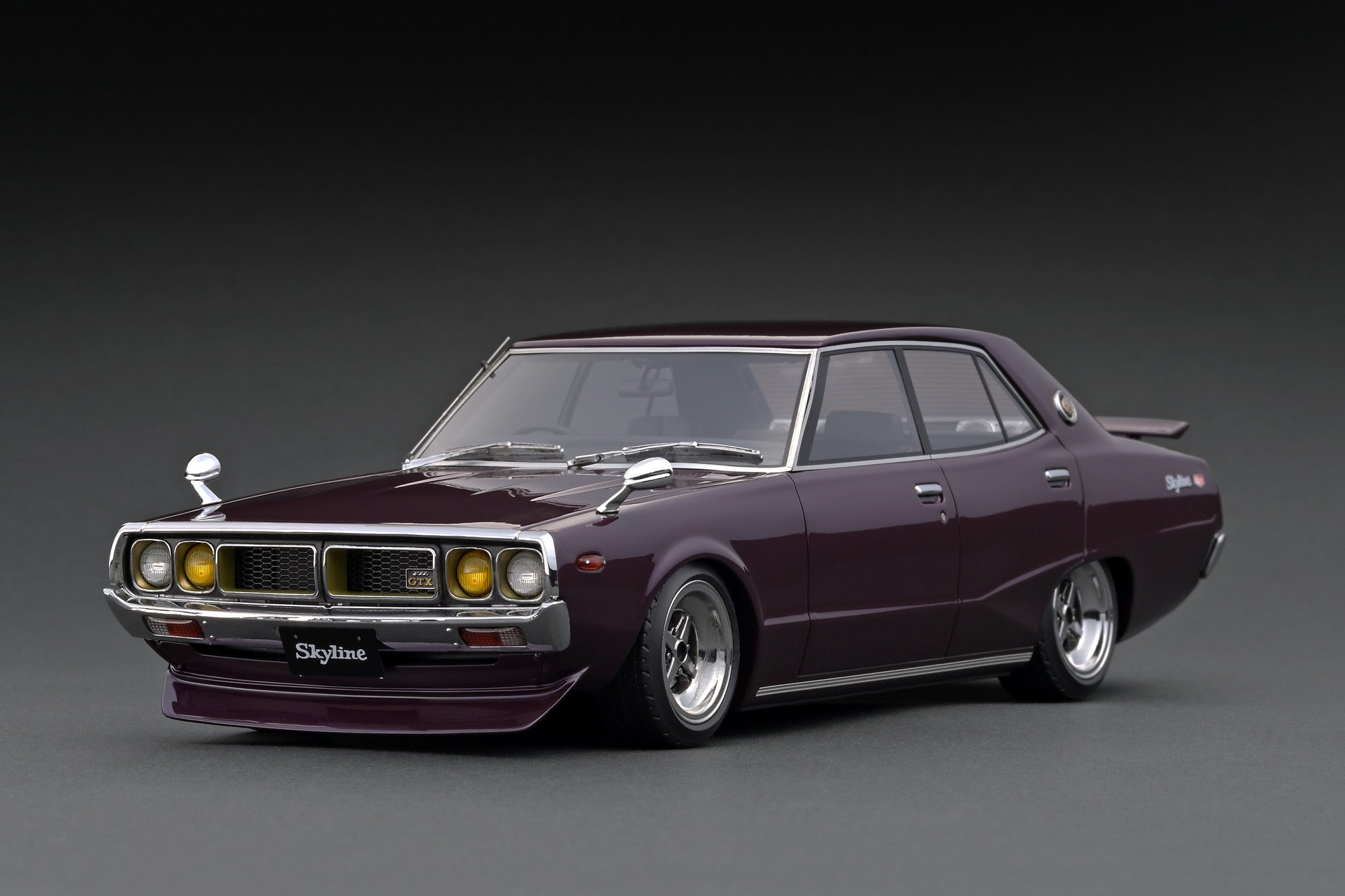 Ignition Model 1/18 Nissan Skyline 2000 GT-X (GC110) Purple