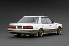 IG2059 Toyota Crown (120) 3.0 Royal Saloon G  Pearl White/Gold