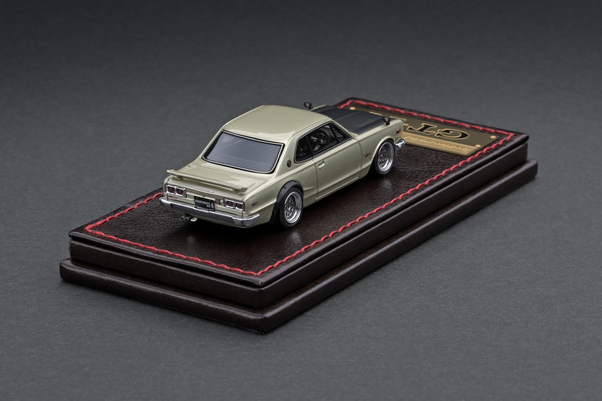 IG2304 Nissan Skyline 2000 GT-R (KPGC10) Gold – ignition model