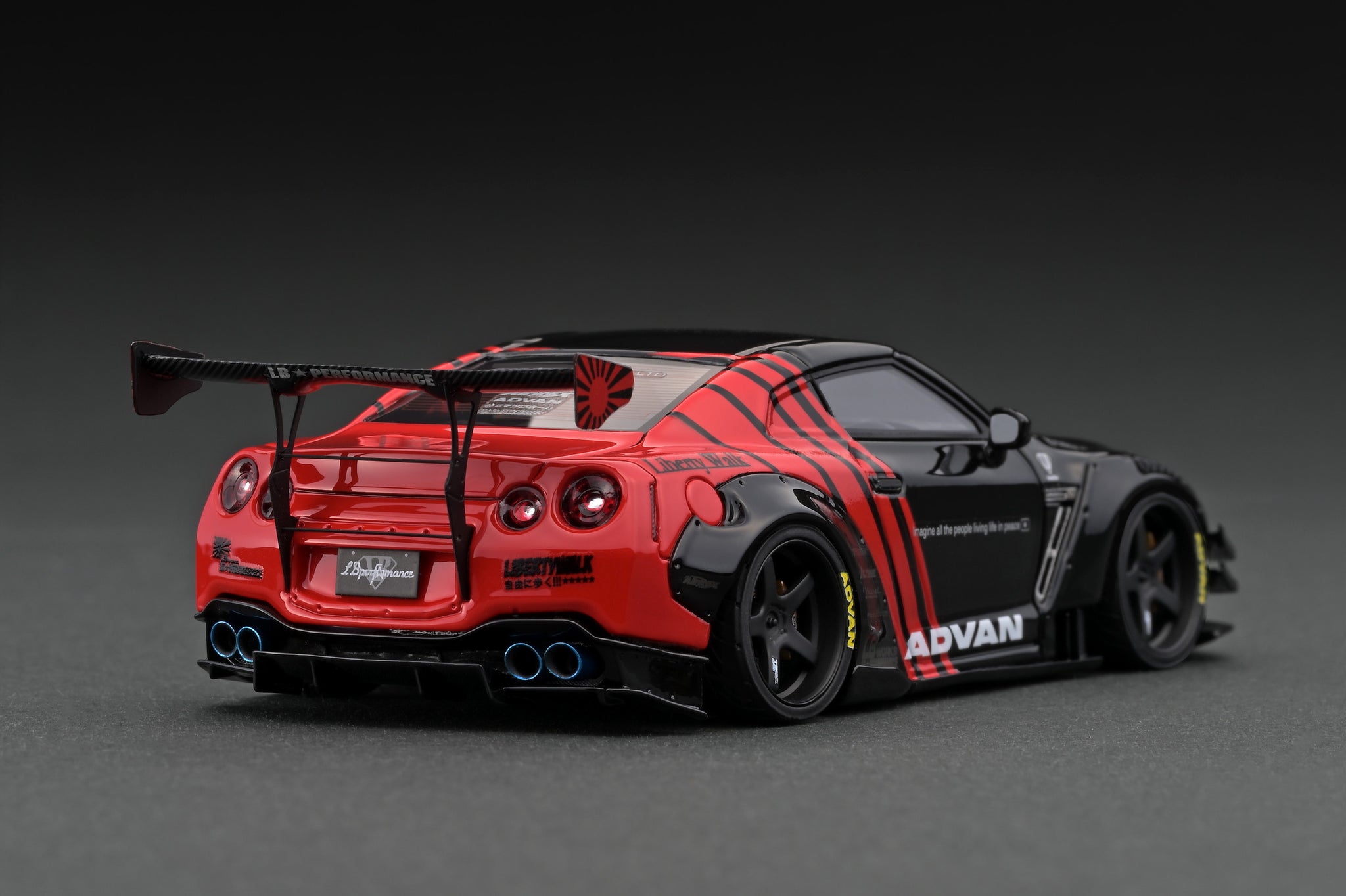 IG2556 LB-WORKS Nissan GT-R R35 type 2 Black/Red – ignition model
