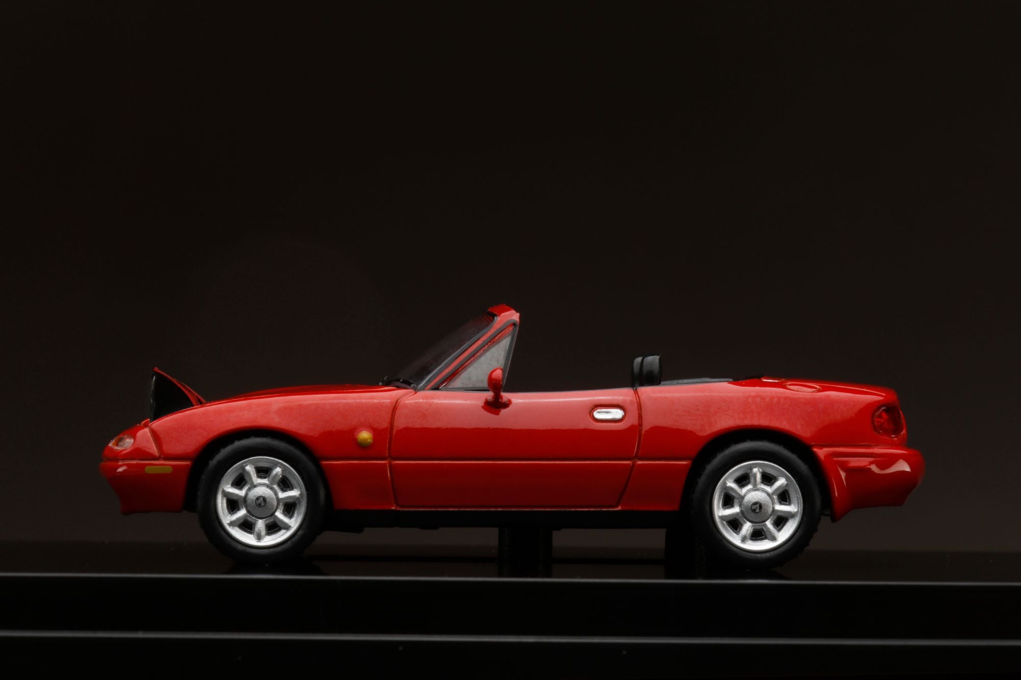 Modellino Auto Japan Hobby 1/64 Eunos Roadster with Tonneau Cover Mariner Blue | Motorsport Modellino Auto Japan Hobby 1/64 Eunos Roadster with Tonneau Cover Mariner Blue | Motorsport