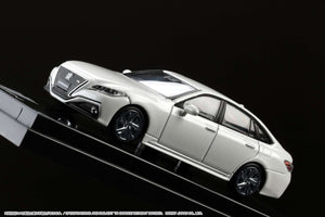 Hobby Japan HJ642009GW  Toyota CROWN 2.0 RS Limited White Pearl Crystal CS.